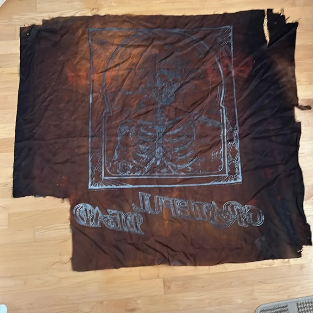 1986 Grateful Dead Skeleton Banner/Tapestry/Flag | Golden-Brown + White | 30x43
